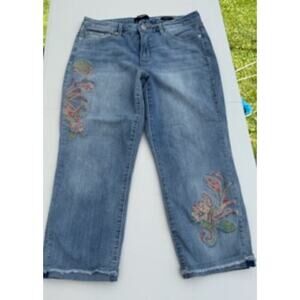 Nine West Women Chrystie Capri Embroidered Size 1058